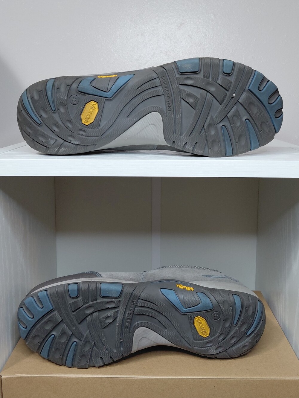 Men's Grey Lace-Up Casual Sneakers with Supportive Sole - Picture 4 of 9